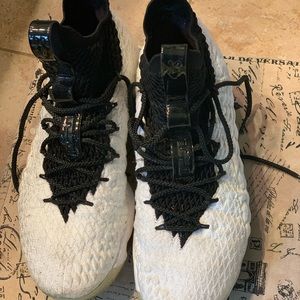 Nike - LeBron 15 Graffiti - White / Black / Red 12